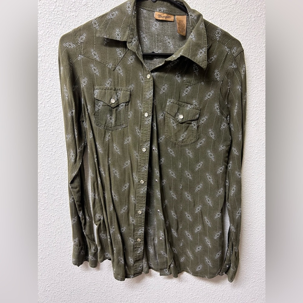Wrangler Pearl Snap Button Up Top Size Small
